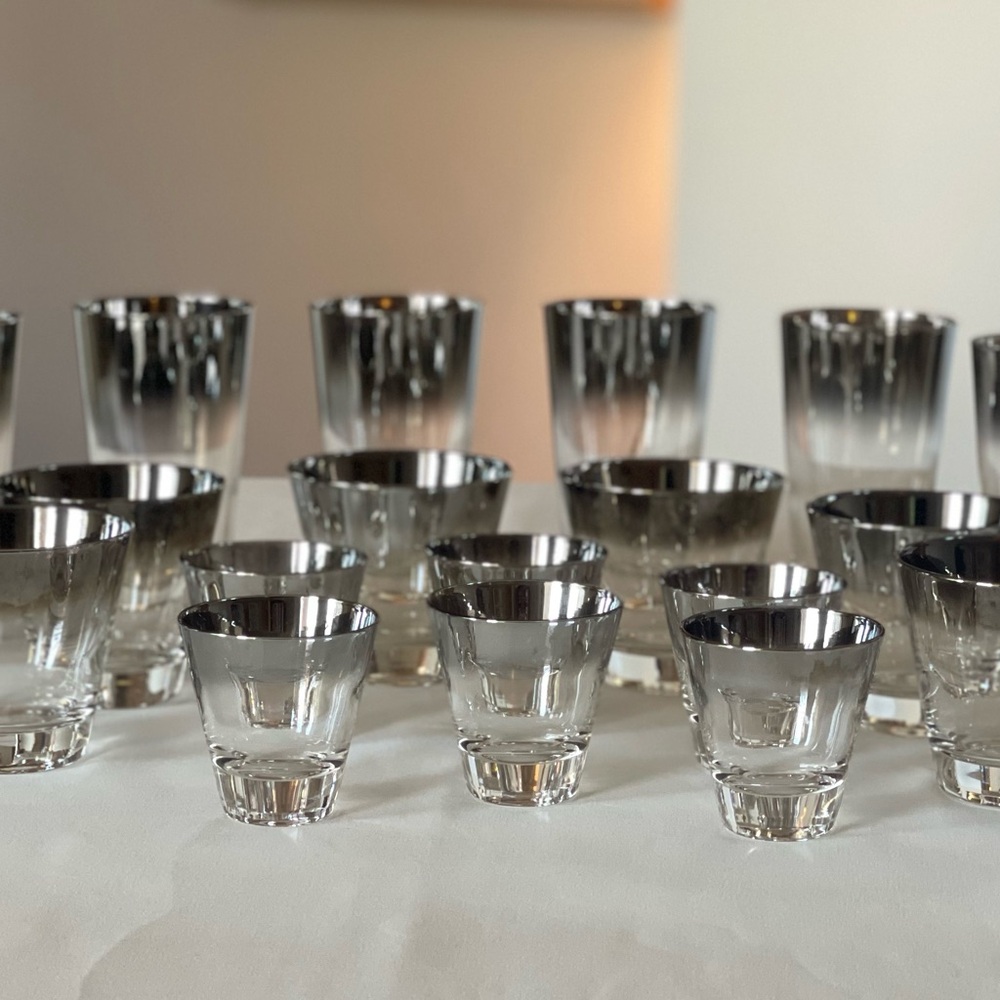 Rare 20 Piece Vintage Dorthy Thorpe Set